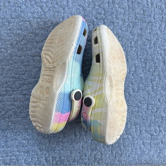 Crocs Clogs Tie Dye Iconic Comfort Lightweight Breathable Washable Size 8 - Picture 5 of 9